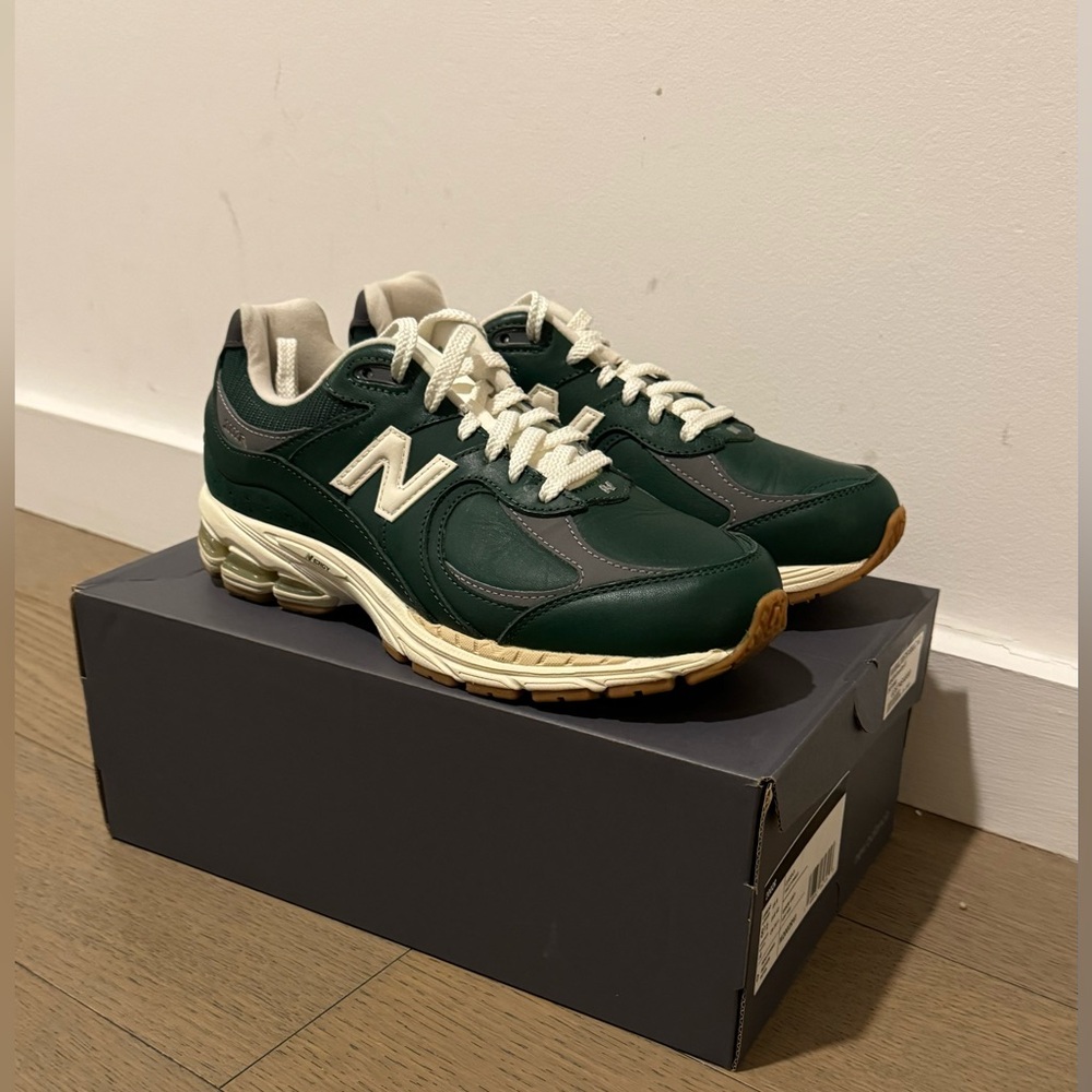 New Balance 2002R